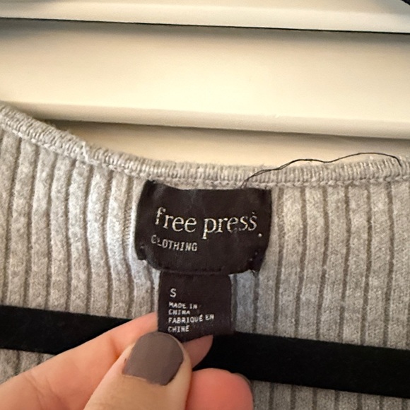 ✨ Free Press Heather Gray Ribbed Knit V-Neck Top – Size Small ✨ - Picture 2 of 3